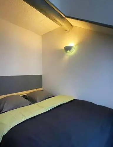 - Duplex Au Coeur Du Quartier Saint-remi Apartament